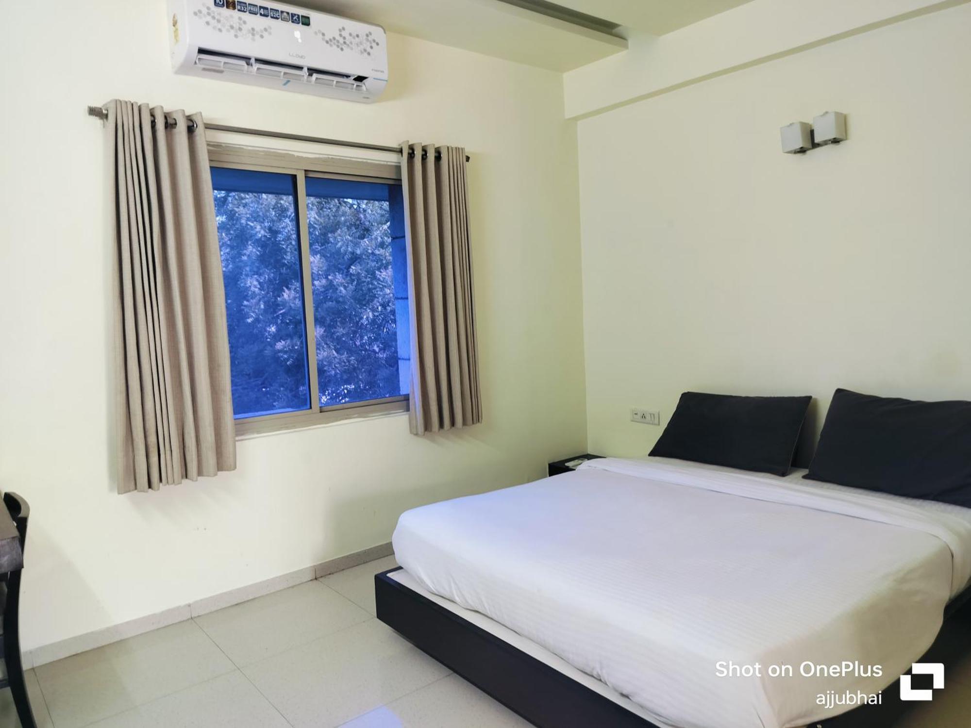 Hotel Sun N Step Club Ахмедабад Экстерьер фото